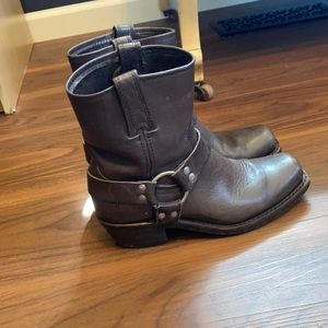 Frye Harness 8R in Smokey Gray